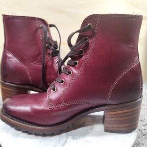 Frye Sabrina burgundy leather lace up worn one 6.5
